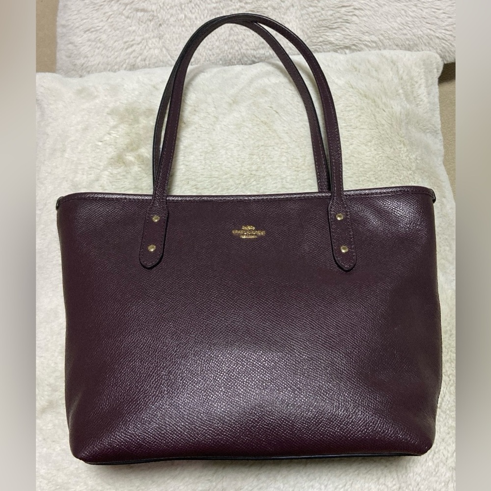 Crossgrain leather/| Handles with 7" drop| 9" (L) x 8" (H) x 4 1/4" (W)